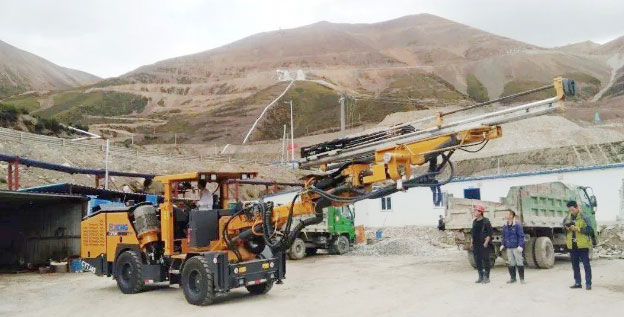 单臂凿岩台车 单臂凿岩台车